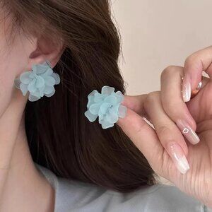 NEW Elsa Icy Blue Frosted Flower Cluster Earrings
